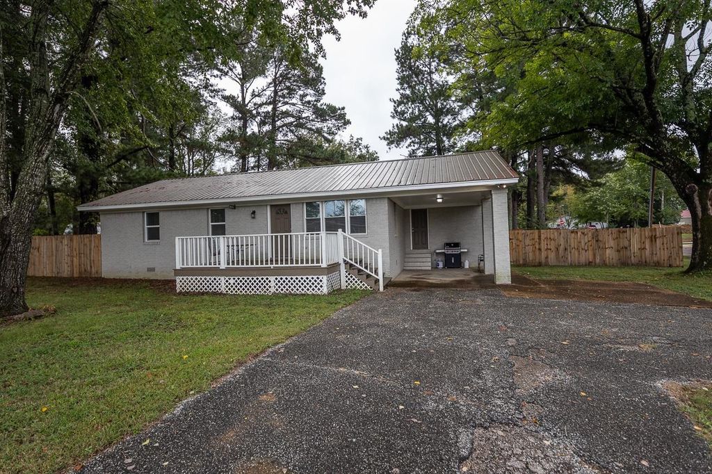 65 CLEER AVE, Oakland, TN 38060