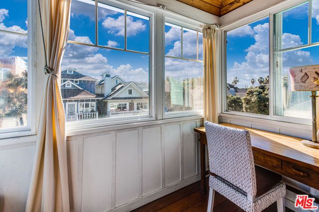 145 Hart Avenue, Santa Monica, CA 90405