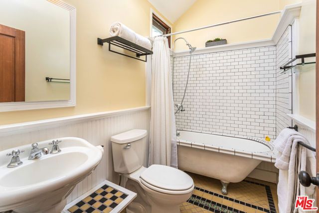 145 Hart Avenue, Santa Monica, CA 90405