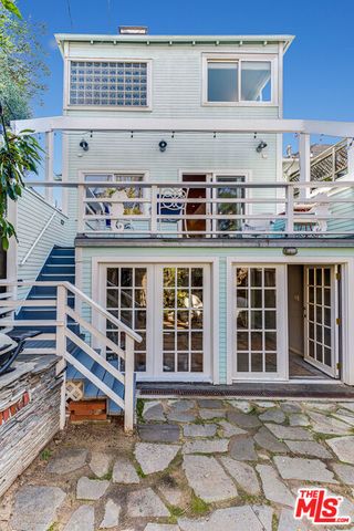 145 Hart Avenue, Santa Monica, CA 90405