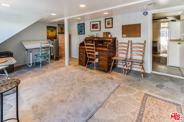 145 Hart Avenue, Santa Monica, CA 90405