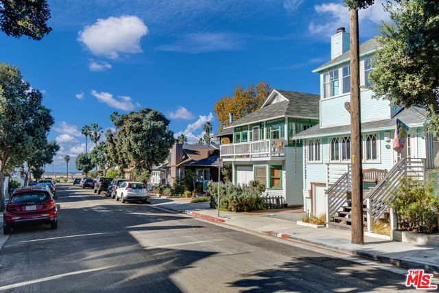 145 Hart Avenue, Santa Monica, CA 90405
