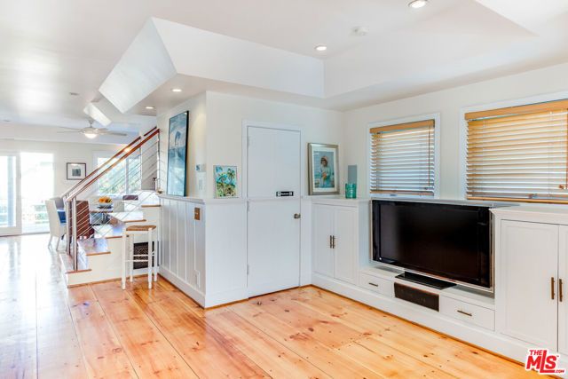 145 Hart Avenue, Santa Monica, CA 90405