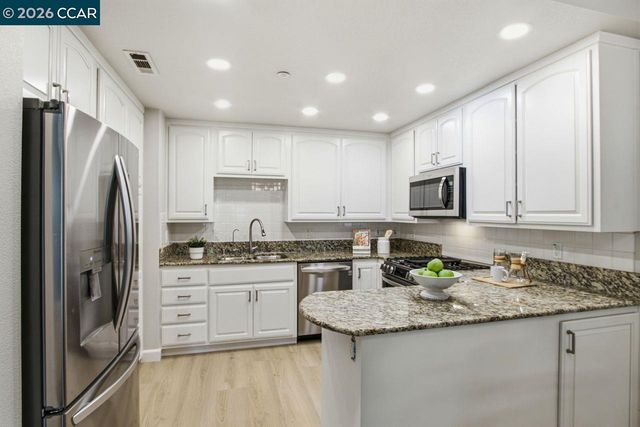 295 Tradewinds 202, San Jose, CA 95123