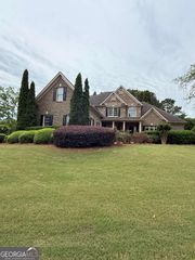 2401 Floral Valley Drive, Dacula, GA 30019