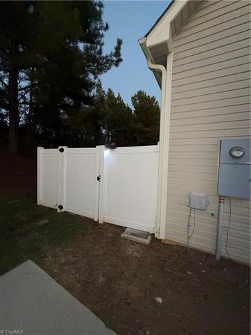 227 Hawks Nest Circle, Clemmons, NC 27012