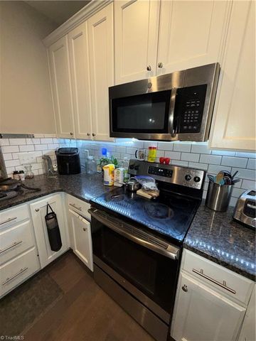 227 Hawks Nest Circle, Clemmons, NC 27012