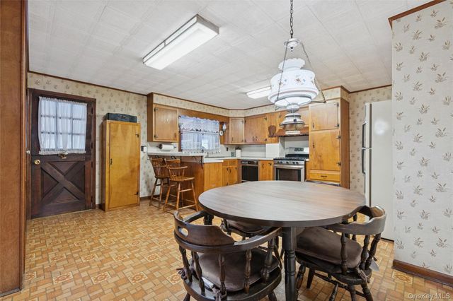 6 Oak Street, Saint James, NY 11780