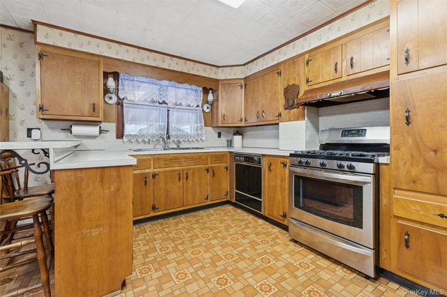 6 Oak Street, Saint James, NY 11780