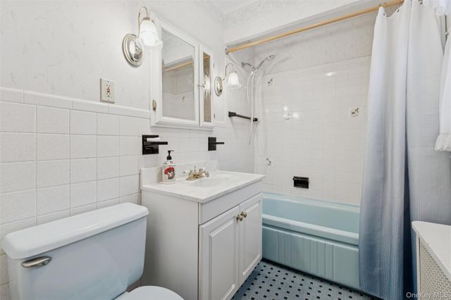 6 Oak Street, Saint James, NY 11780