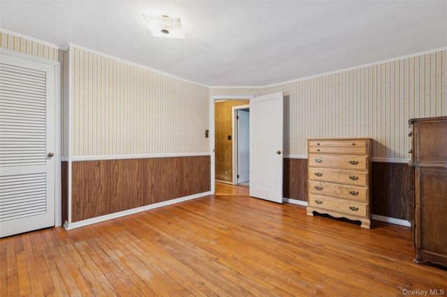 6 Oak Street, Saint James, NY 11780