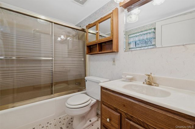 6 Oak Street, Saint James, NY 11780