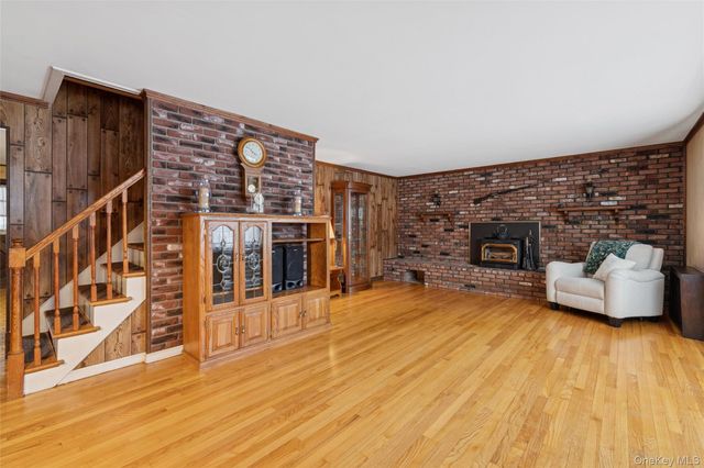 6 Oak Street, Saint James, NY 11780