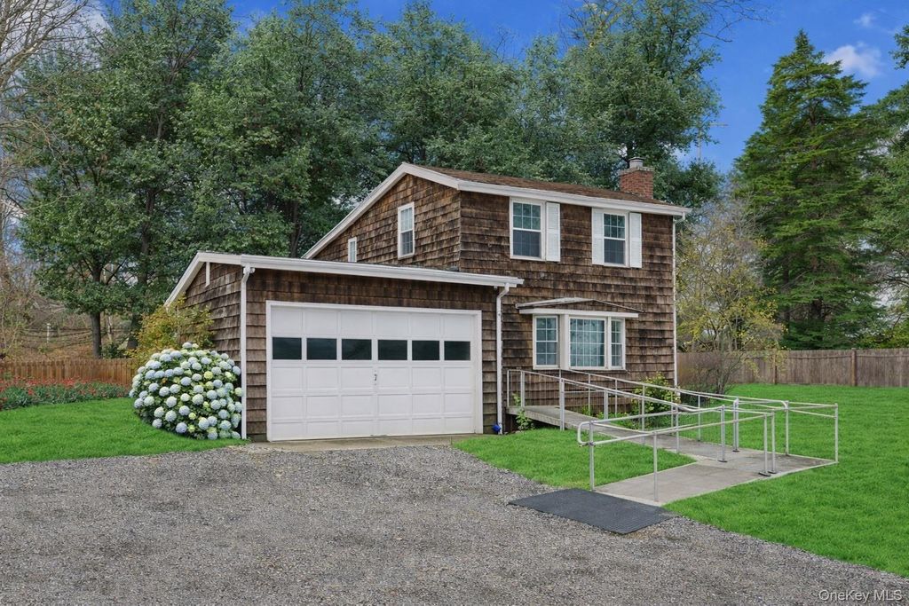 6 Oak Street, Saint James, NY 11780