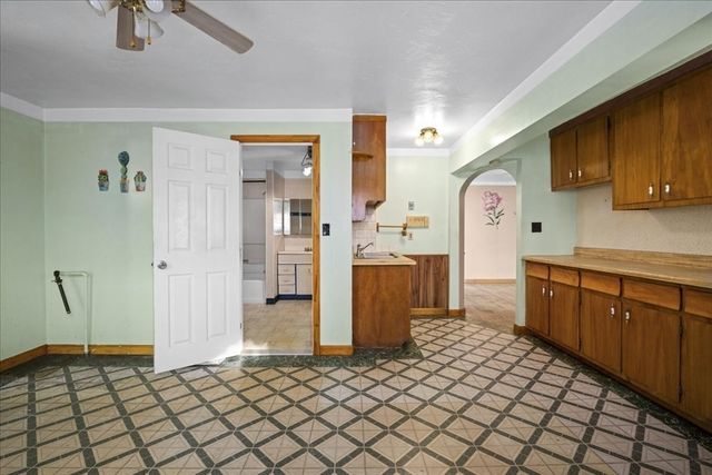 52 Harrison St, Worcester, MA 01604