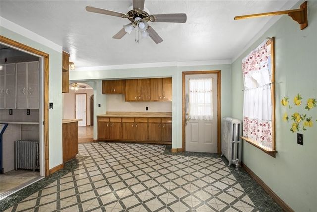 52 Harrison St, Worcester, MA 01604