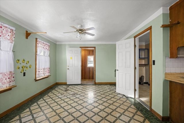 52 Harrison St, Worcester, MA 01604