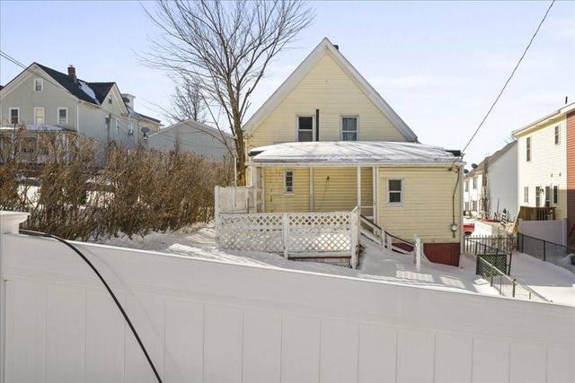 52 Harrison St, Worcester, MA 01604