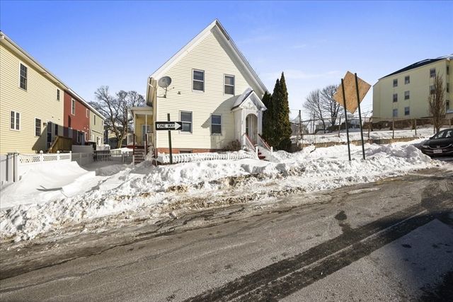 52 Harrison St, Worcester, MA 01604