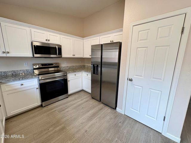 8556 W CAROL Avenue, Peoria, AZ 85345