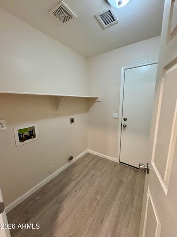 8556 W CAROL Avenue, Peoria, AZ 85345
