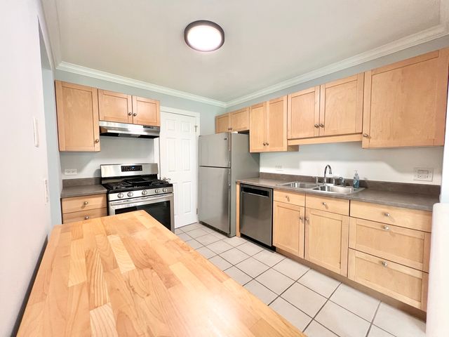 1166 Buckingham Road C1, Wheeling, IL 60090