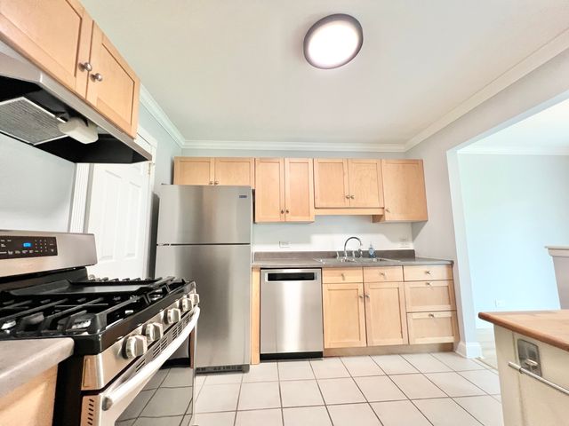 1166 Buckingham Road C1, Wheeling, IL 60090