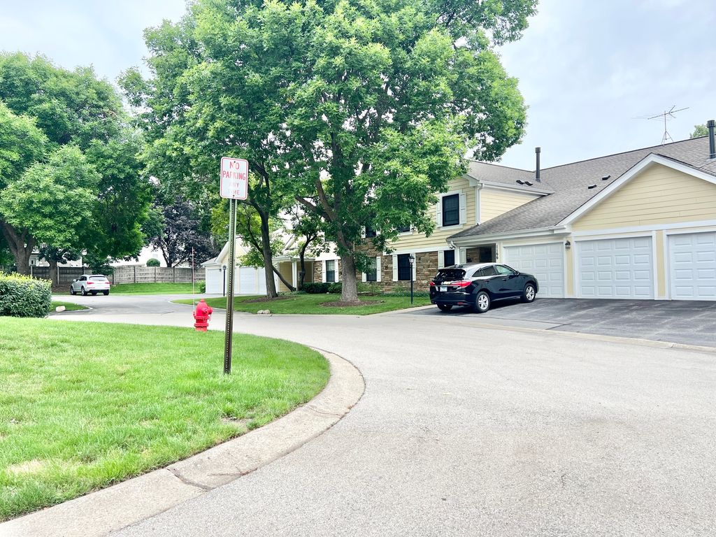 1166 Buckingham Road C1, Wheeling, IL 60090