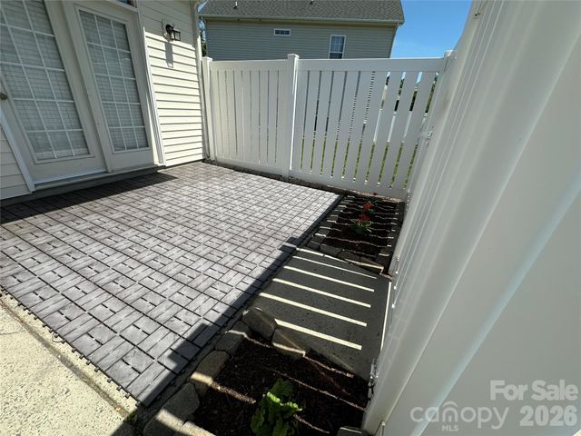 4047 Center Place Drive, Harrisburg, NC 28075