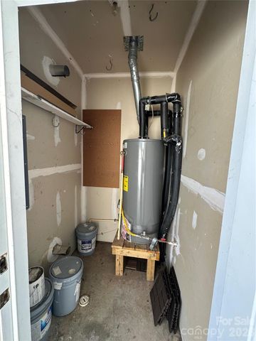 4047 Center Place Drive, Harrisburg, NC 28075