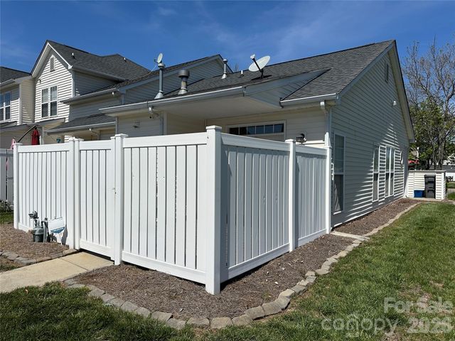 4047 Center Place Drive, Harrisburg, NC 28075