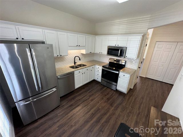 4047 Center Place Drive, Harrisburg, NC 28075