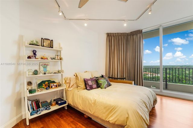 13627 Deering Bay Dr 1004, Coral Gables, FL 33158