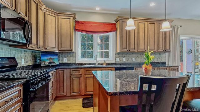 28 Madison Court, Wallkill, NY 12589