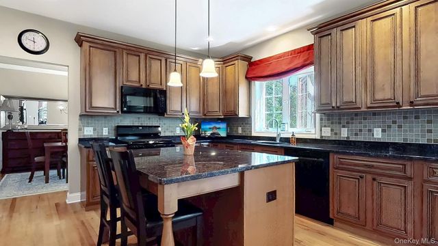 28 Madison Court, Wallkill, NY 12589