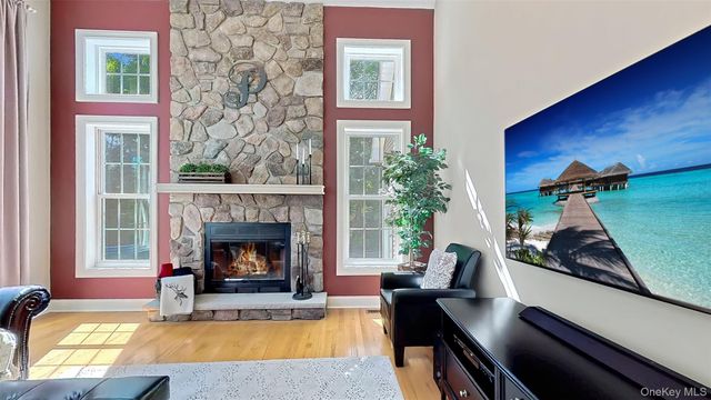 28 Madison Court, Wallkill, NY 12589