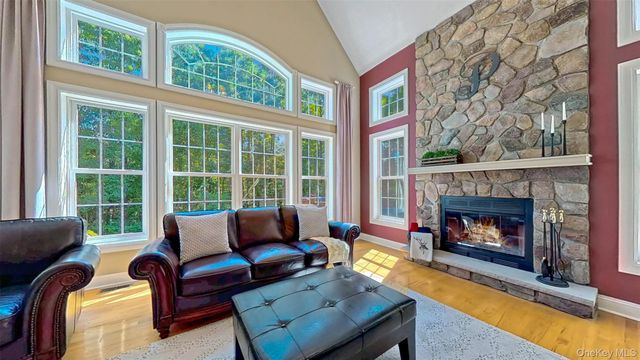 28 Madison Court, Wallkill, NY 12589