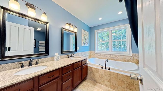 28 Madison Court, Wallkill, NY 12589