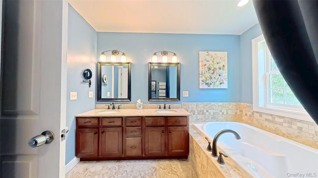 28 Madison Court, Wallkill, NY 12589