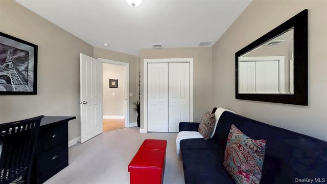 28 Madison Court, Wallkill, NY 12589