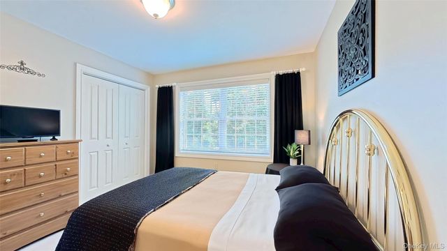 28 Madison Court, Wallkill, NY 12589