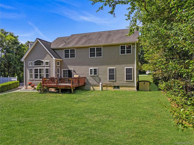 28 Madison Court, Wallkill, NY 12589