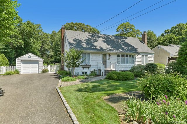 119 Brook Lane, Smithtown, NY 11787