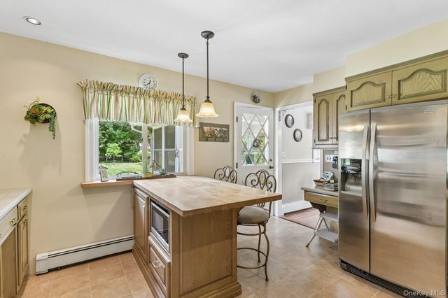 119 Brook Lane, Smithtown, NY 11787