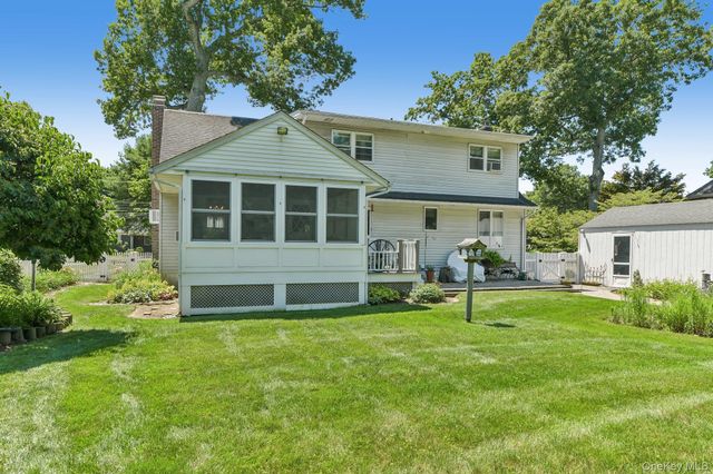 119 Brook Lane, Smithtown, NY 11787