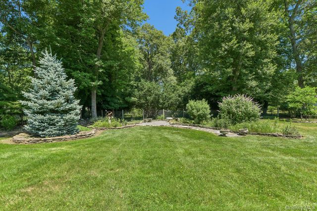 119 Brook Lane, Smithtown, NY 11787