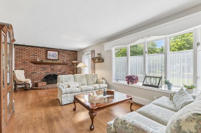 119 Brook Lane, Smithtown, NY 11787
