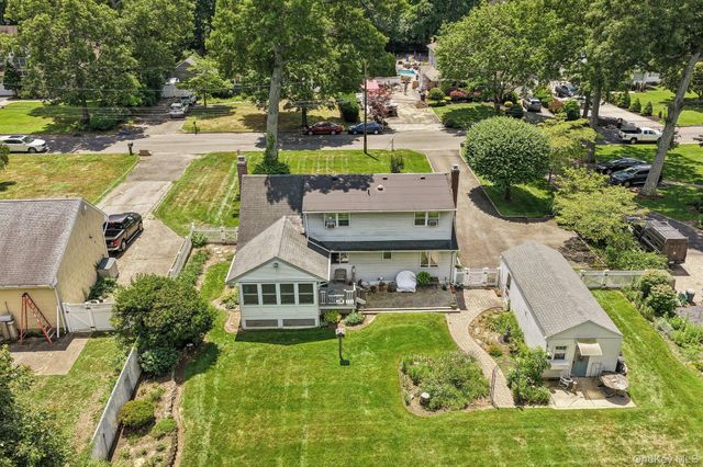 119 Brook Lane, Smithtown, NY 11787