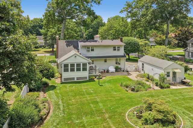 119 Brook Lane, Smithtown, NY 11787