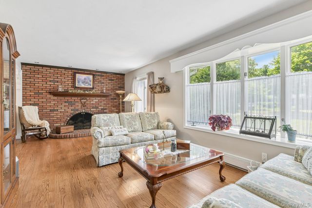 119 Brook Lane, Smithtown, NY 11787